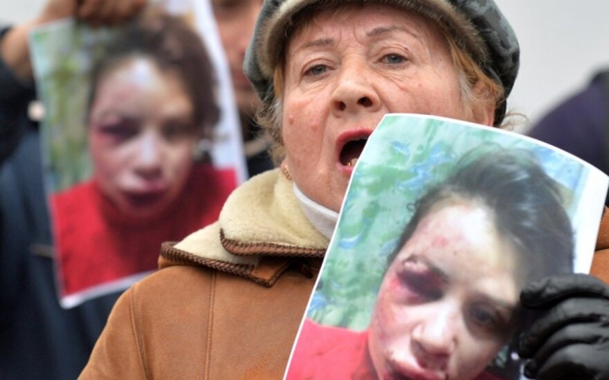 Ukrainoje užpulta apie valdančiųjų korupciją rašanti žurnalistė, tai sustiprino protestus