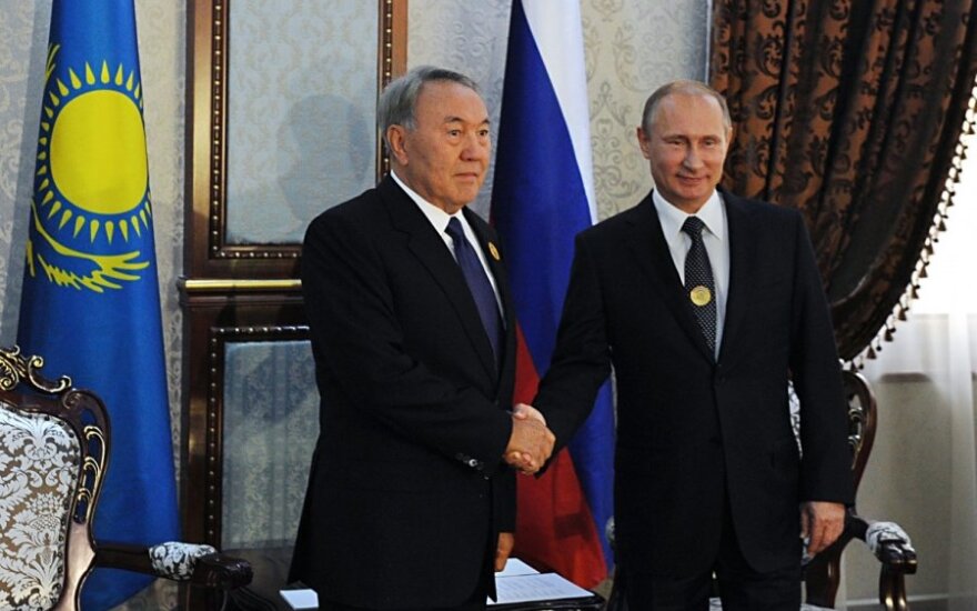 Vladimiras Putinas Tadžikistane susitiko su Kazachstano prezidentu Nursultanu Nazarbajevu