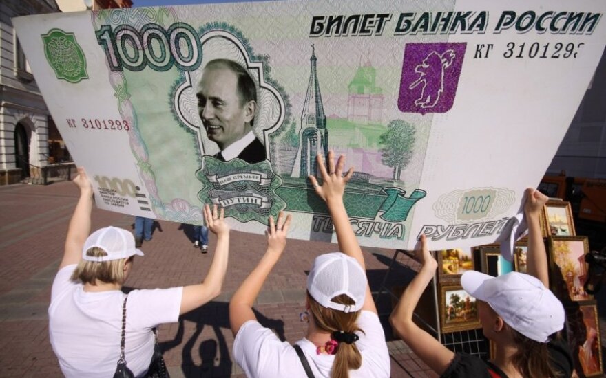 Центробанк России раздвигает рамки падения рубля