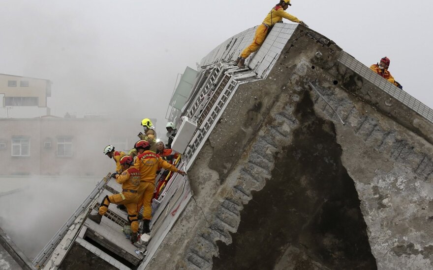 Землетрясение на Тайване обрушило минимум 8 зданий