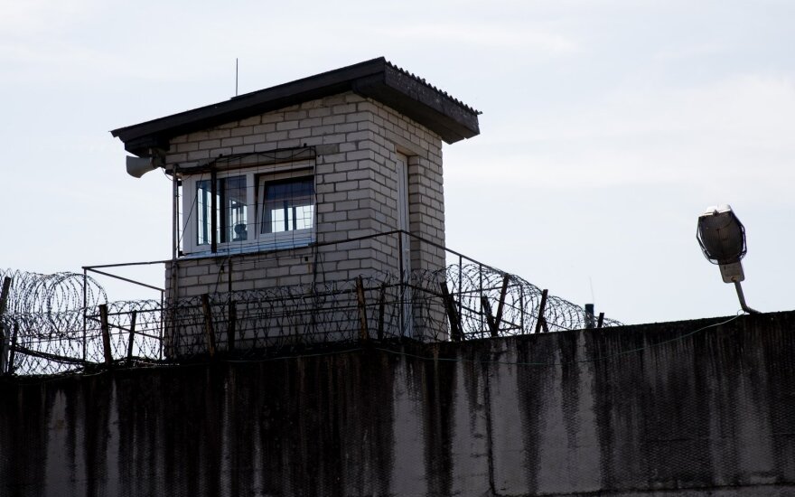 В Правенишкес - жестокий выпад со стороны заключенных: обнаружен мужчина с тяжелыми травмами