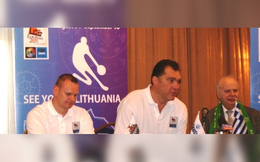 Mindaugas Špokas, Arvydas Sabonis ir Graikijos krepšinio federacijos prezidentas Giorgos Vassilokopoulos.