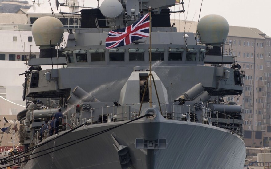Корабль ВМФ Великобритании осуществил сопровождение фрегата РФ