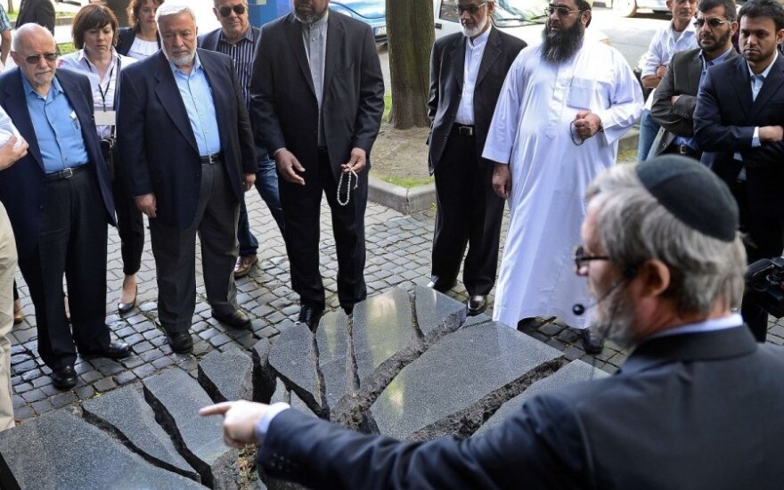 Мусульманским лидерам устроили поездку в Освенцим