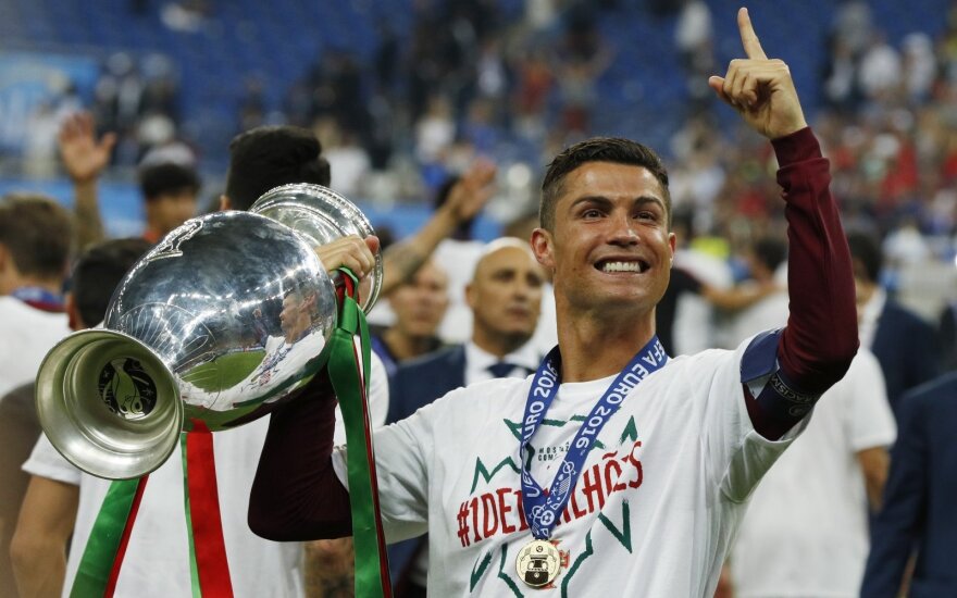УЕФА определил финальную тройку на звание лучшего игрока Европы