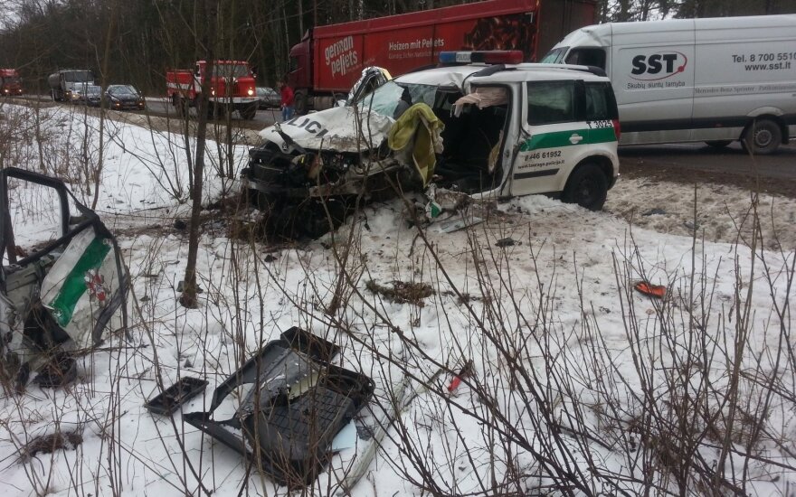 На дороге Пагегяй-Клайпеда в ДТП погиб полицейский