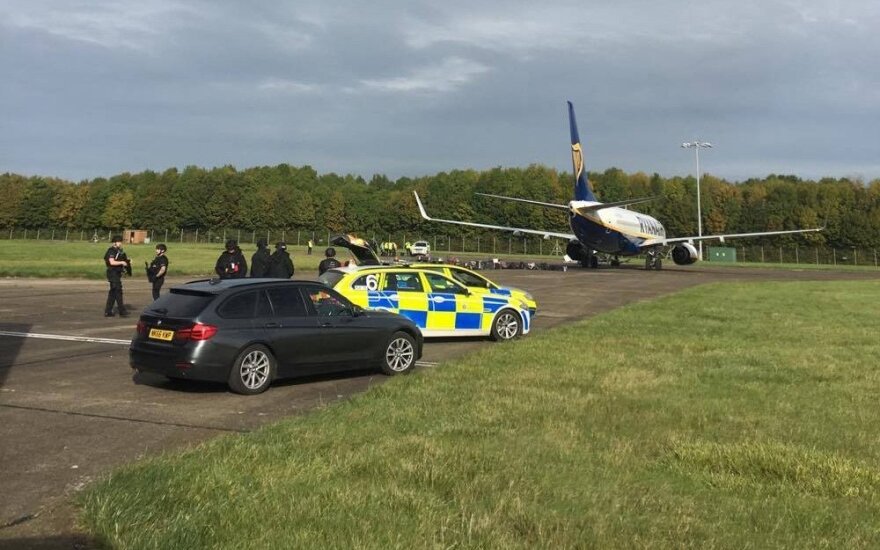 В Великобритании самолет Ryanair из Каунаса сопровождали истребители