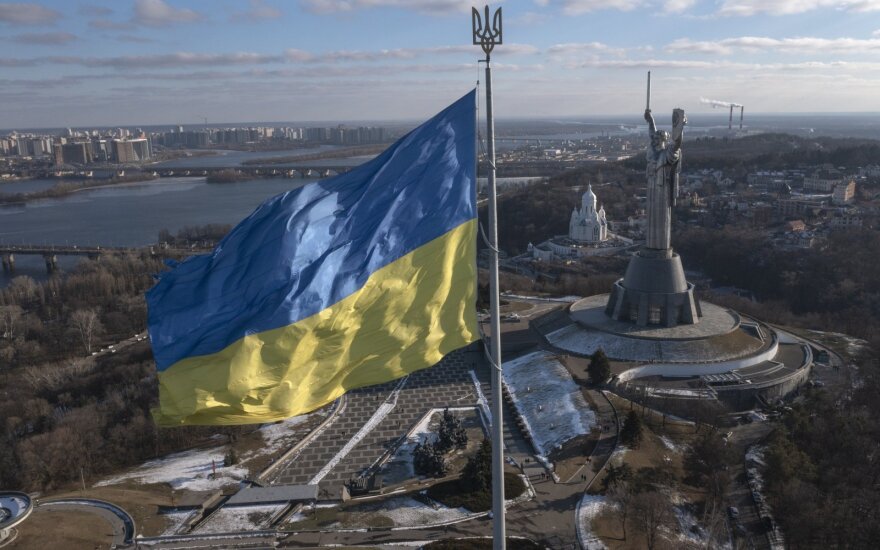 Семьи дипломатов и некоторые сотрудники дипучреждений покидают Украину по рекомендации МИД Литвы