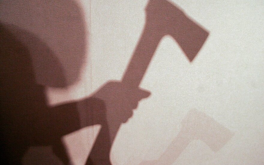 В деревне женщина с топором напала на полицейского