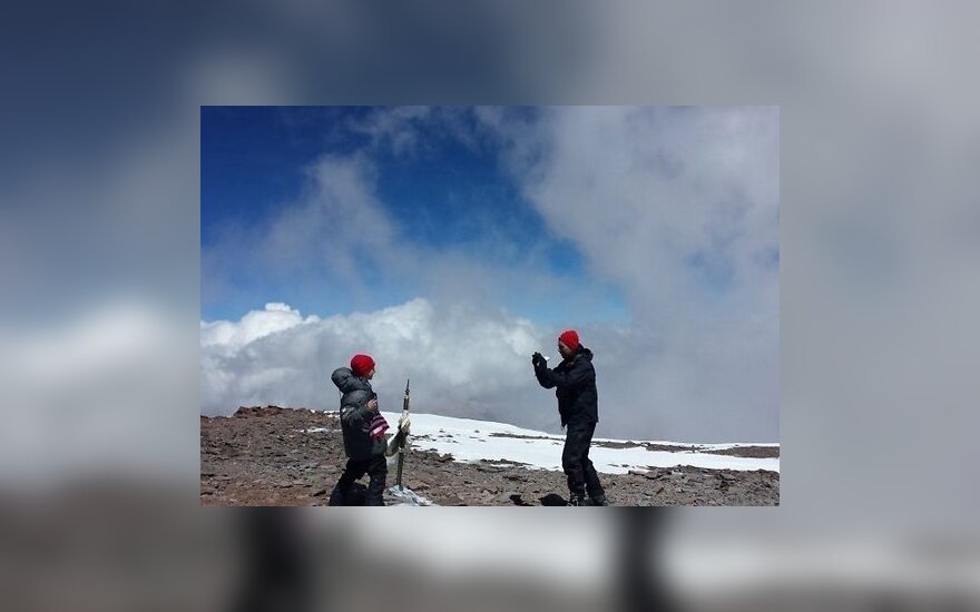 Девятилетний мальчик покорил высочайшую гору западного полушария