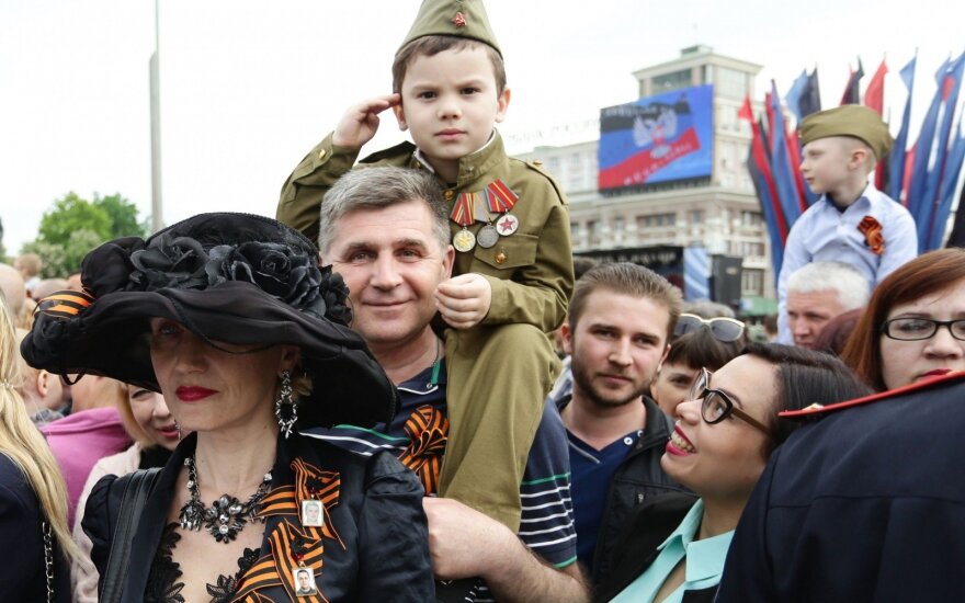 Правозащитники показали, как в "ДНР" и "ЛНР" милитаризируют детей