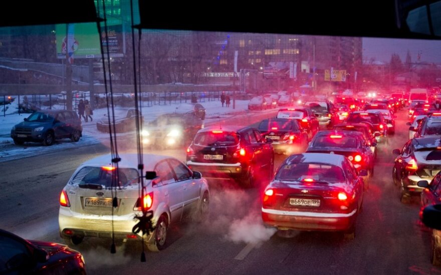 Москва встала в пробках из-за снега и ледяного дождя