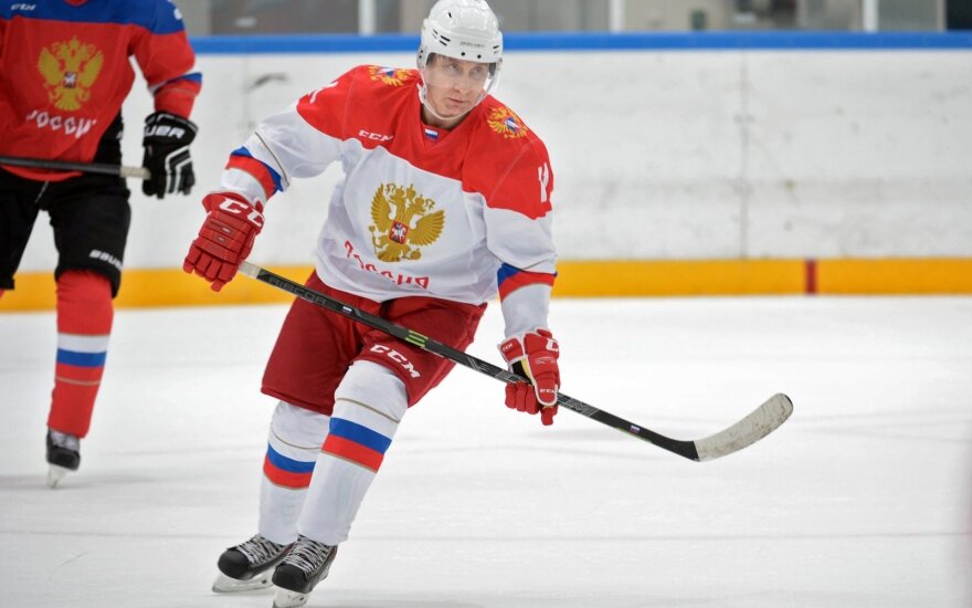 В новогодние каникулы Путин вышел на лед в Сочи поиграть в хоккей