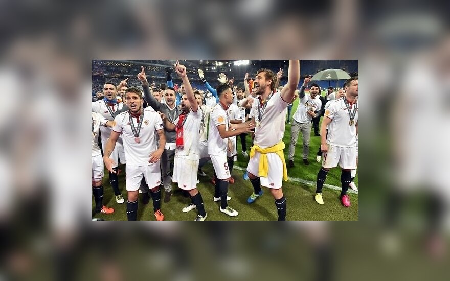 "Севилья" первой в истории трижды подряд выиграла Лигу Европы