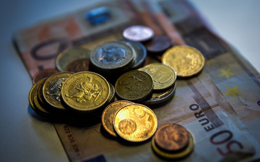 Сквернялис обещает с октября повысить пенсии на 13 евро