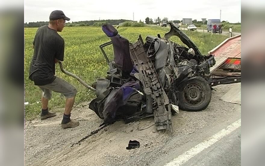 В аварии у Пакруойиса погибли три человека