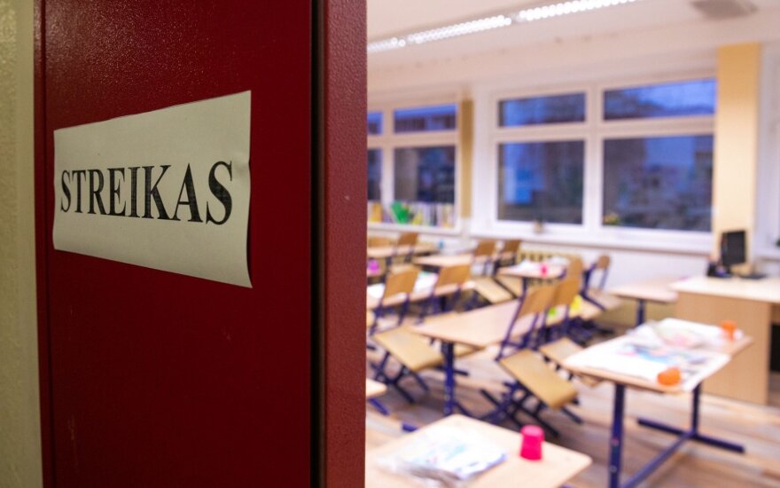 Забастовка учителей в Литве длится пятую неделю
