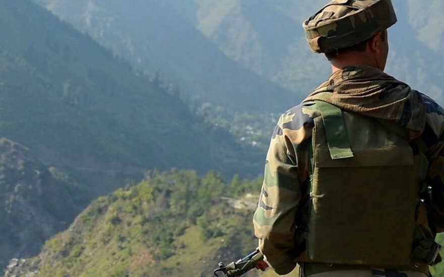 ВВС Индии нанесли удар по лагерю боевиков в пакистанской части Кашмира