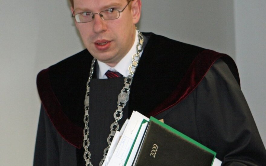 Крижявичюс сообщил Ведерису, что ему грозит дисциплинарное дело или увольнение по инициативе президента
