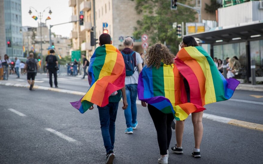 Швейцарцы проголосовали за запрет дискриминации гомосексуалов
