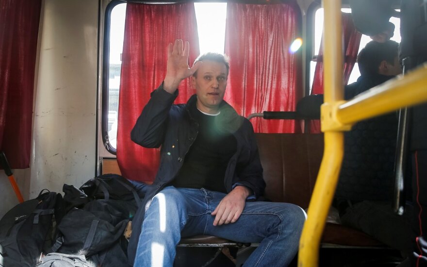 A. Navalnas policijos autobuse