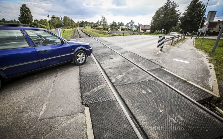 Правила простые, но не все водители знают, как пересекать железнодорожный переезд