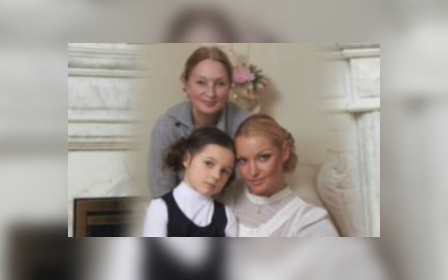 ВИДЕО: Волочкова спела очередную песню вместе с дочкой