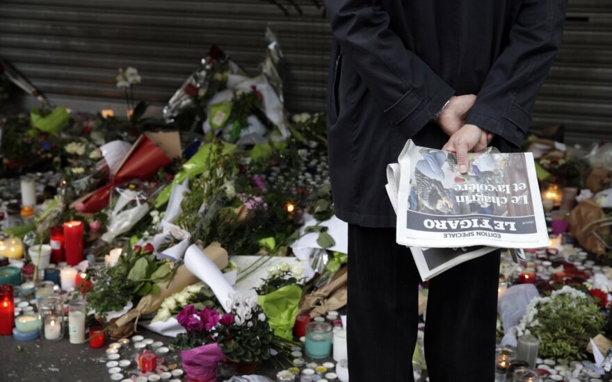 Pasaulis gedi Paryžiaus teroro aukų