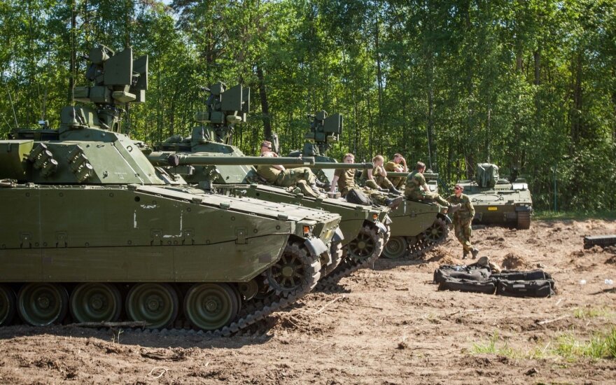 НАТО укрепит мосты и дороги в Европе для прохождения тяжелых танков