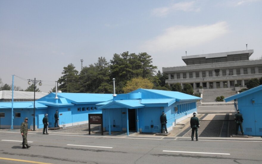 Siena su Š.Korėja demilitarizuotoje zonoje - bendro saugumo zona (I.Zimaičio nuotr.)