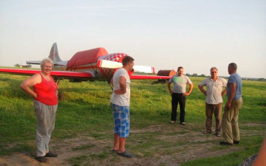 Подарок к юбилею: аварийная посадка самолета на поле