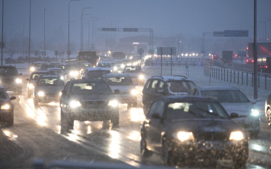 В пятницу в Литве на дорогах наблюдается сложная ситуация
