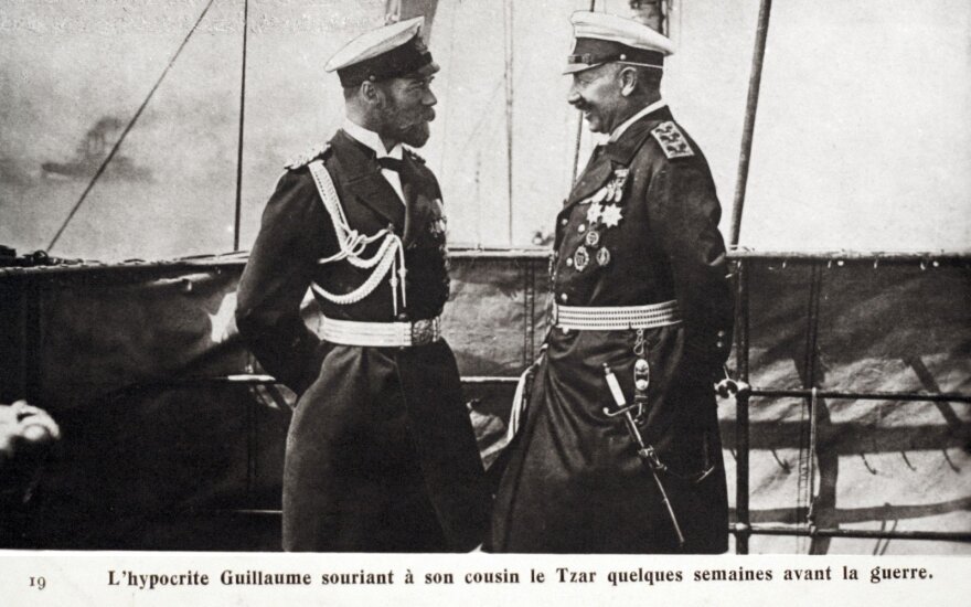 Nikolajus II (kairėje)