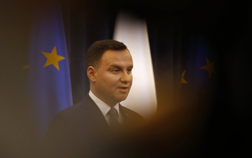 Президент Польши подписал закон о СМИ, несмотря на критику ЕС