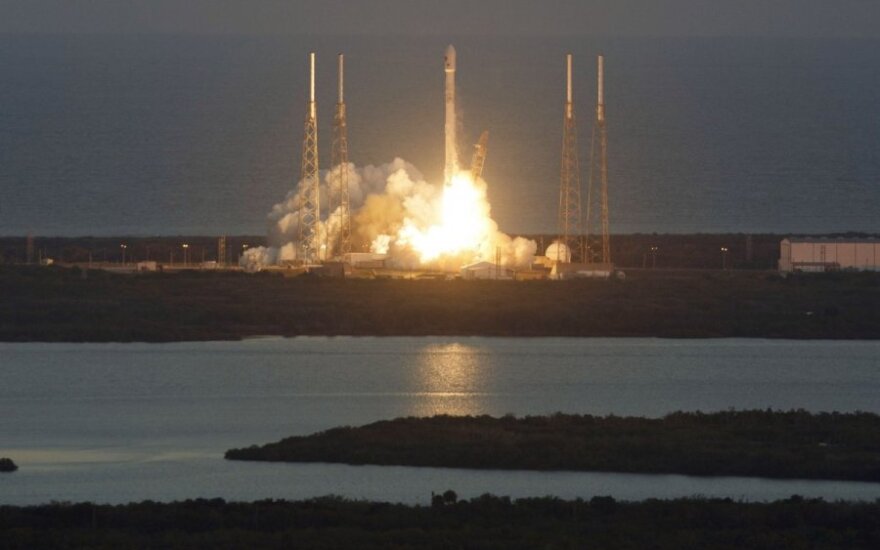 "Falcon 9" raketa kelia palydovą DSCOVR