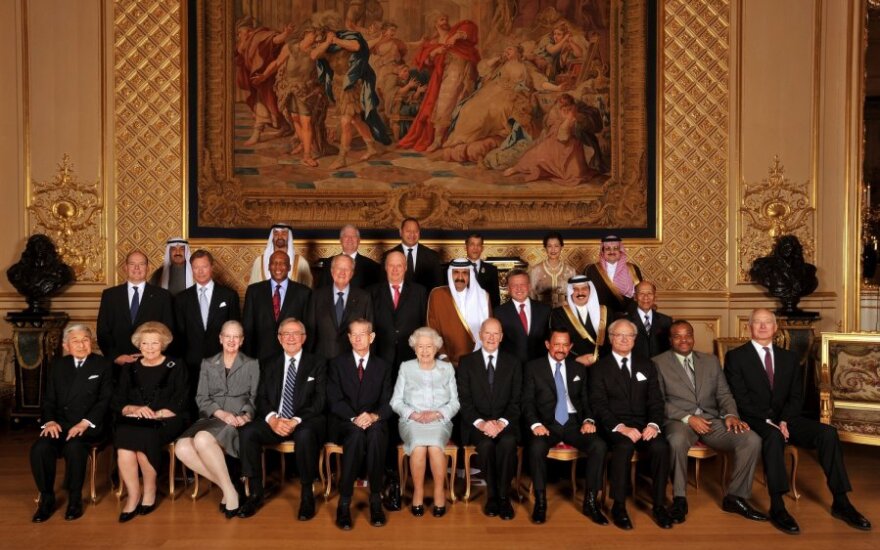 Юбилей королевы Великобритании празднуют монархи всего мира