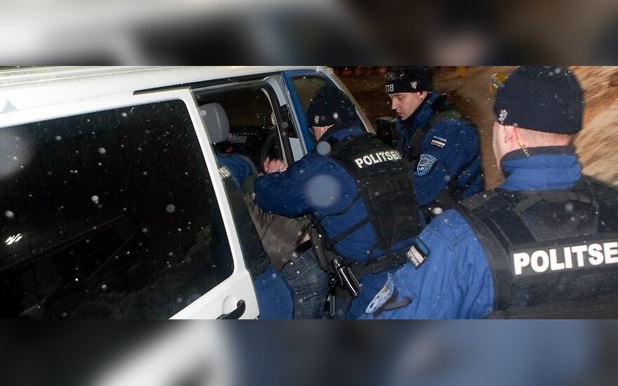 Estų policininkai sulaiko serbų faną
