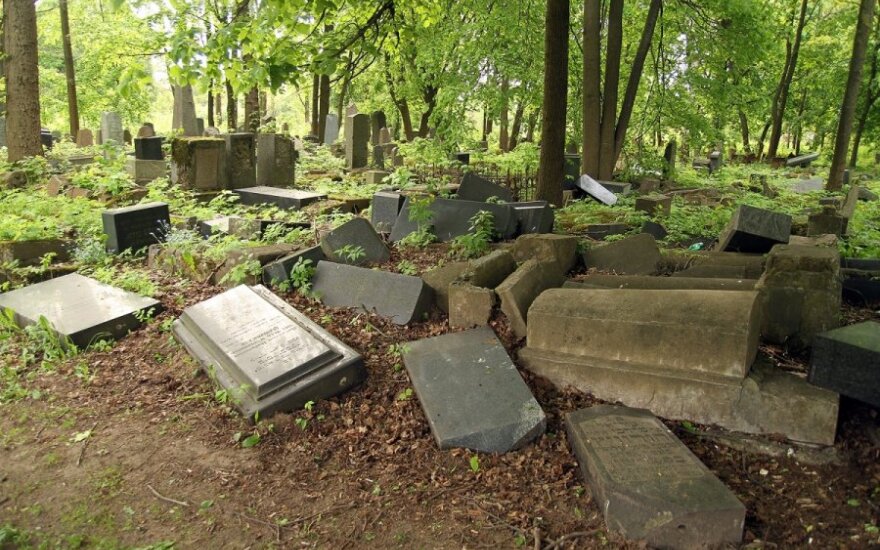 Вид еврейского кладбища в Каунасе шокирует