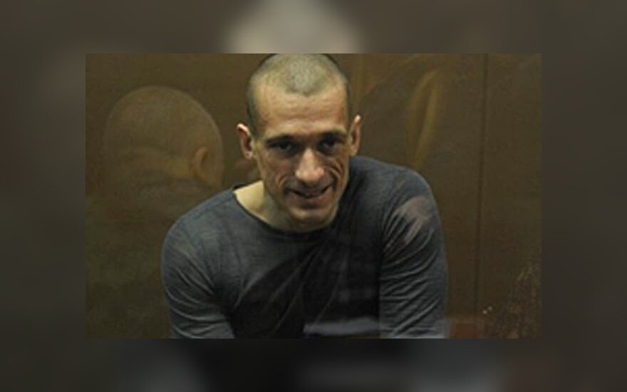 Павленский заявил, что ему было отказано в медосмотре после избиения