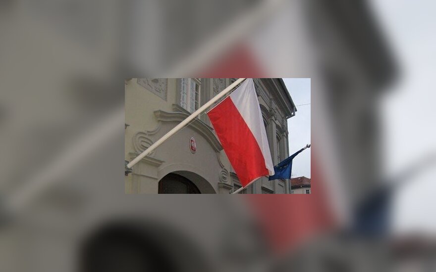Spór o plac zabaw. Ambasada RP w Wilnie odpiera zarzuty