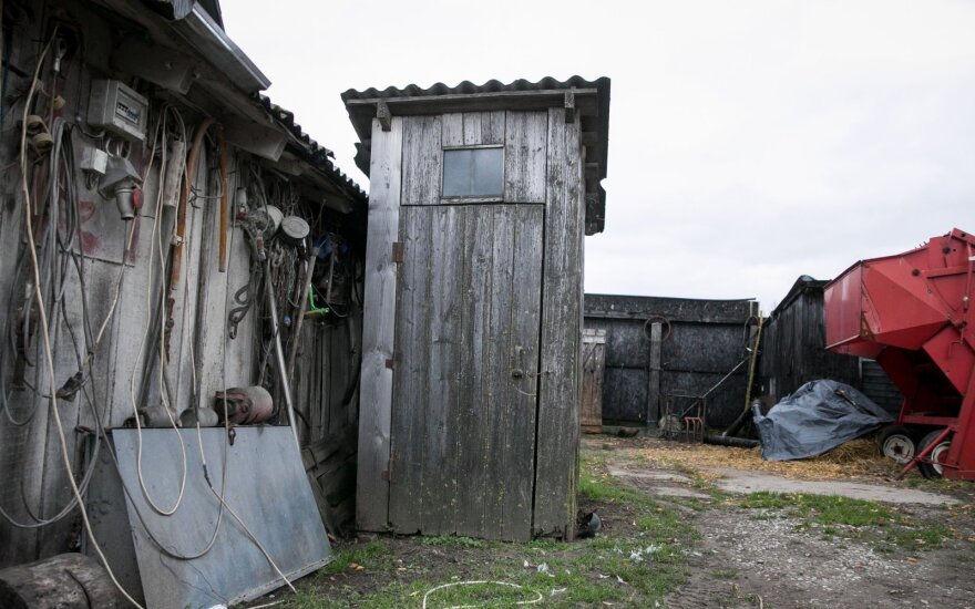 Жуткая находка в Варене: в выгребной яме уличного туалета обнаружено тело мужчины