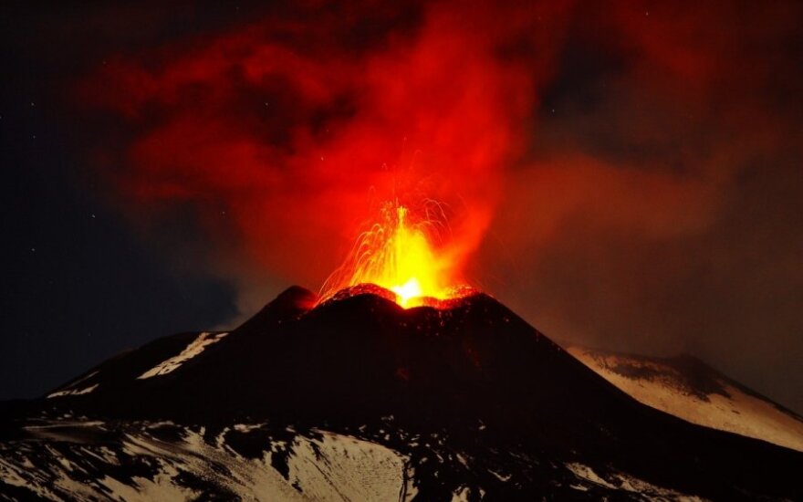 На Сицилии снова проснулся крупнейший в Европе вулкан