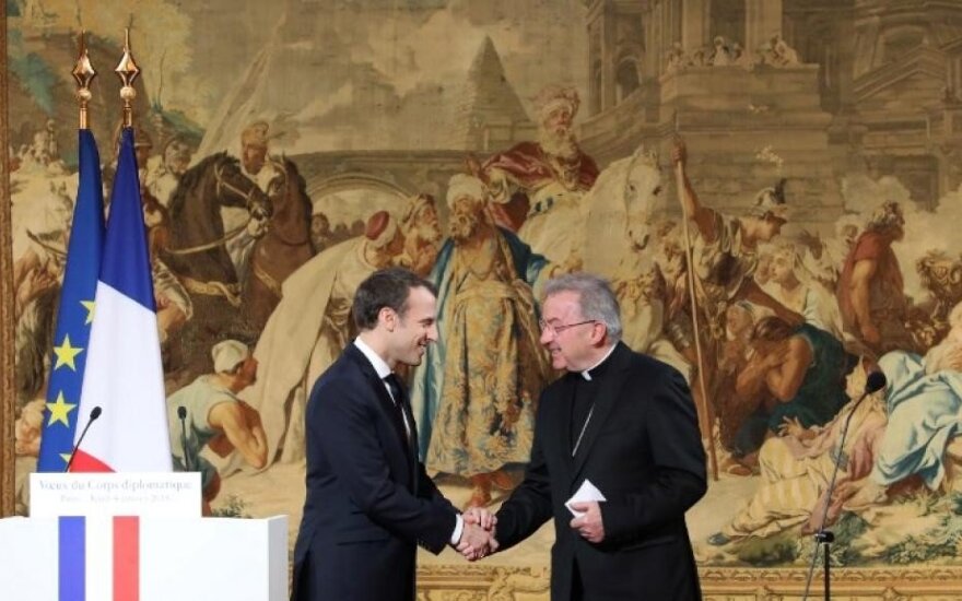"Сексуальные домогательства": в Париже расследуют жалобу на "посла" Ватикана