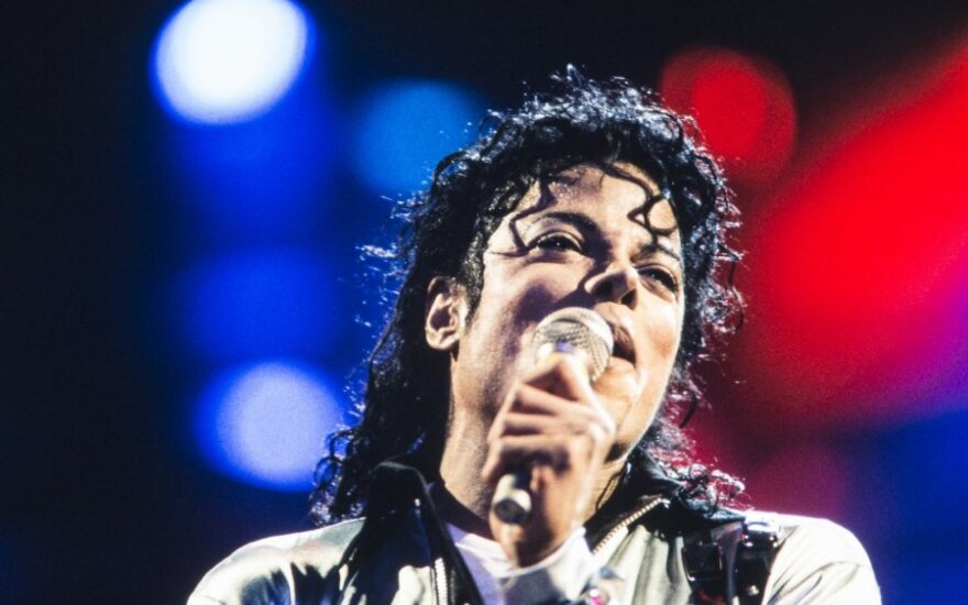 СМИ выдали старое видео допроса Майкла Джексона за эксклюзив: травля продолжается