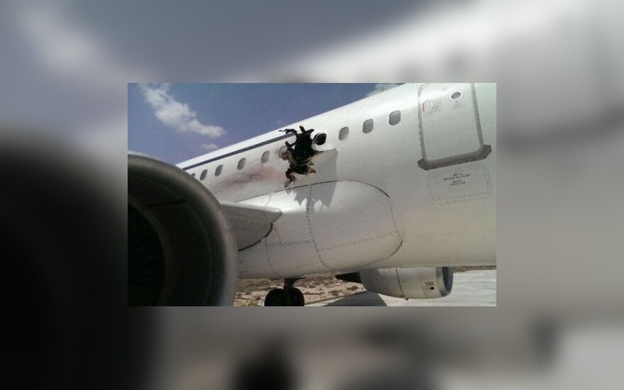 После взрыва пассажирский самолет A321 летел с дырой в фюзеляже