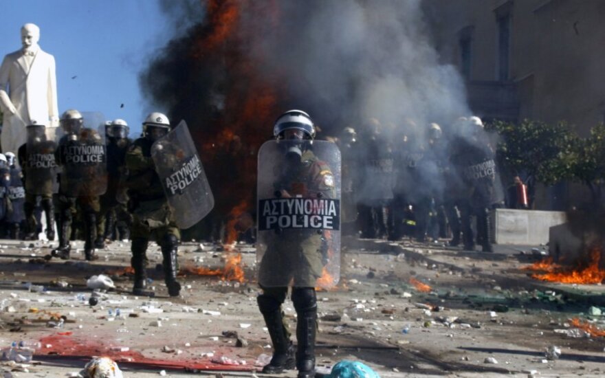 Graikijoje policijos pajėgos susirėmė su protestuotojais