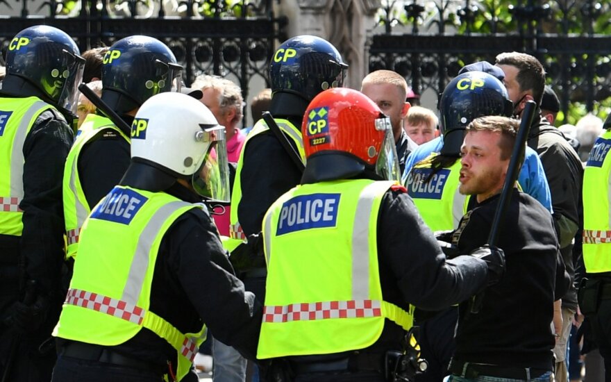 Более 100 человек арестованы после акции "в защиту памятников" в Лондоне