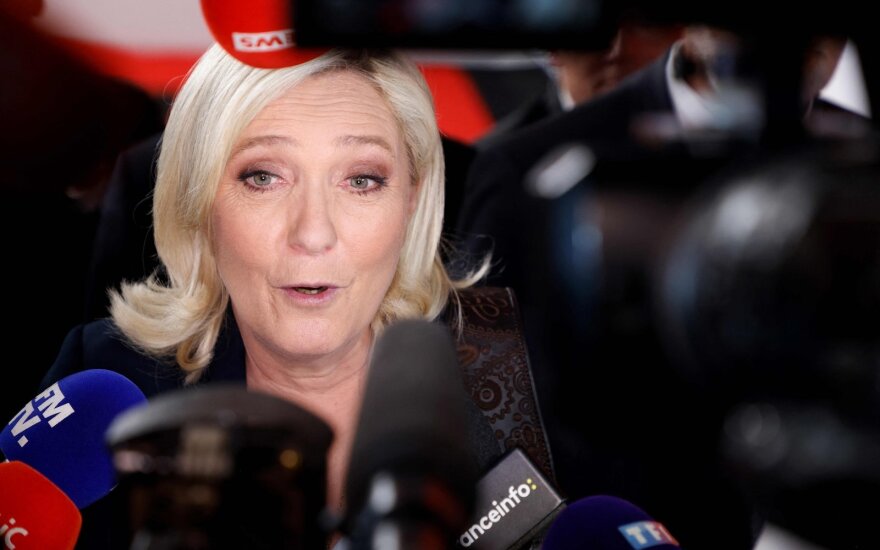 E. Macronas ir M. Le Pen dalyvavo televizijos debatuose