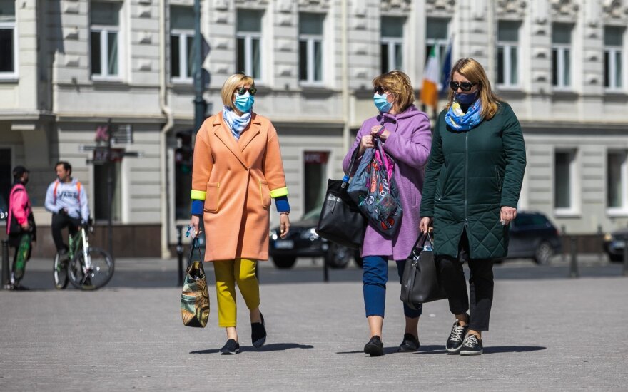 В Литву возвращаются маски: где нужно обязательно их носить