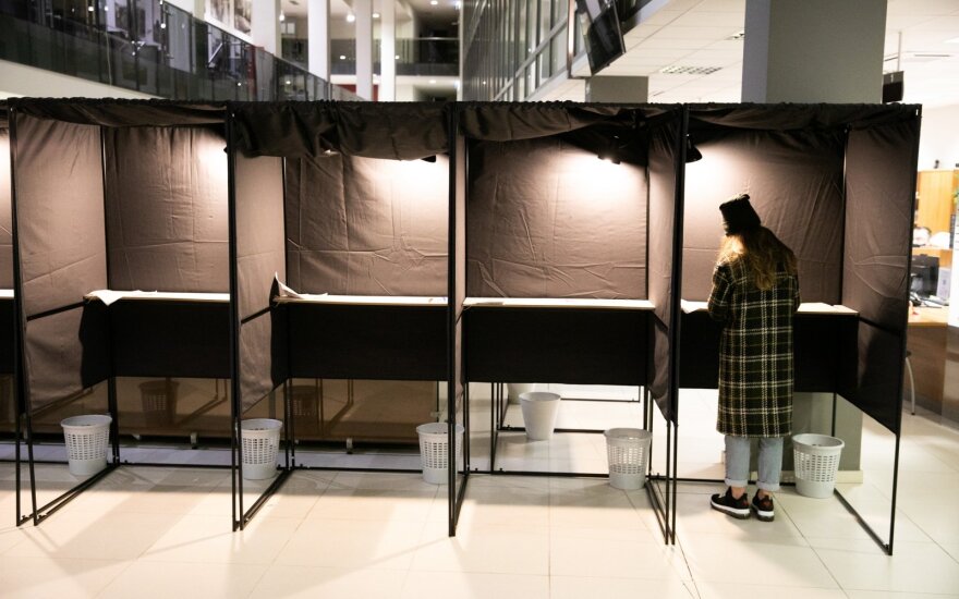В Литве началось досрочное голосование во втором туре парламентских выборов